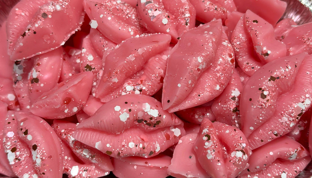 Love Spell Wax Melts. Hearts & Lips. 5 Oz. Strongly Scented